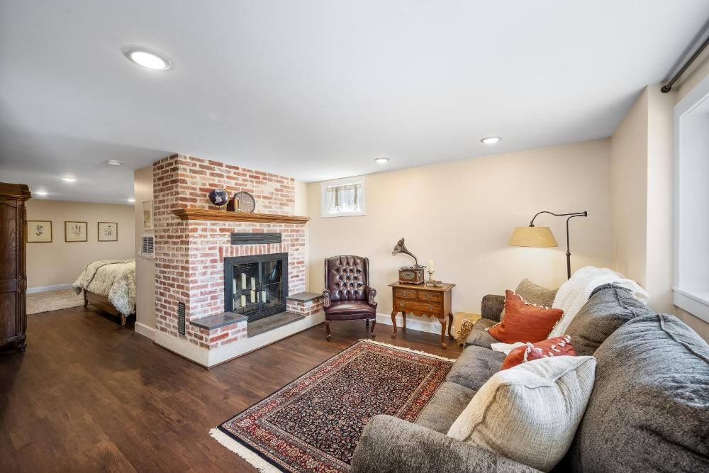Country Cottage Basement Apartment